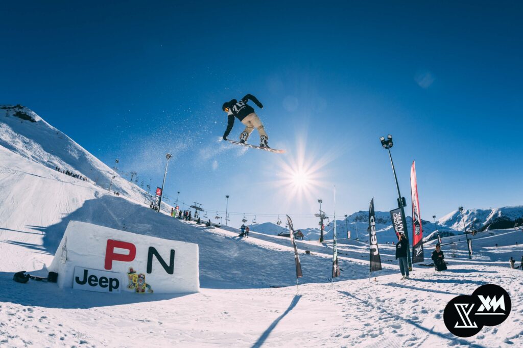 Xmasters_snowboard_jump